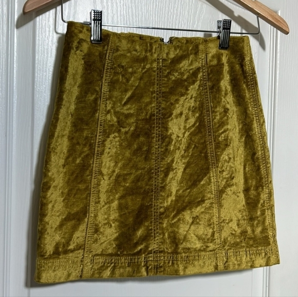 Free People Velvety Oive Green Mini Skirt, Sz 4, Like New! - Picture 2 of 7